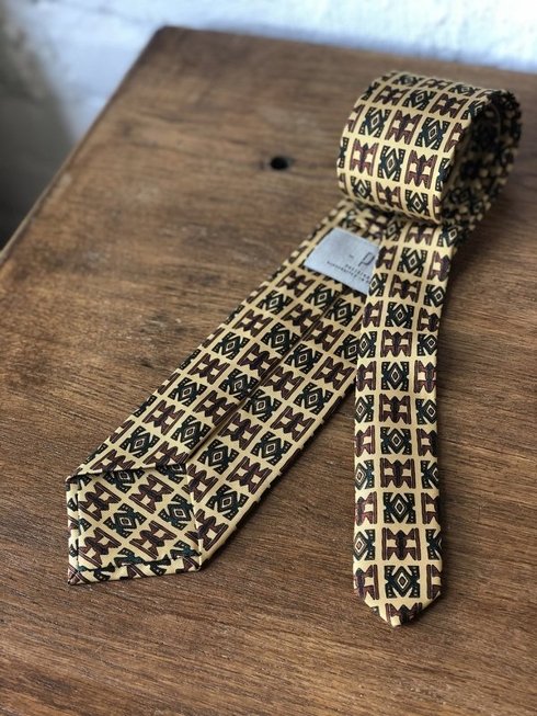 Macclesfield tie yellow with ornaments
