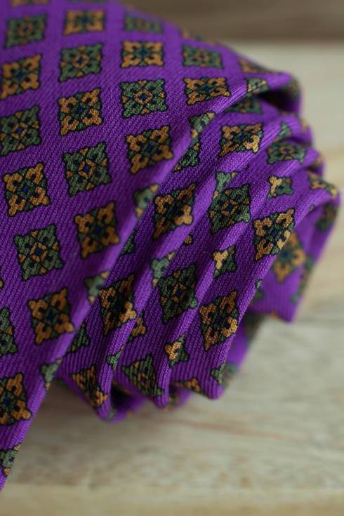 Fioletowy krawat z wełny challis w medaliony