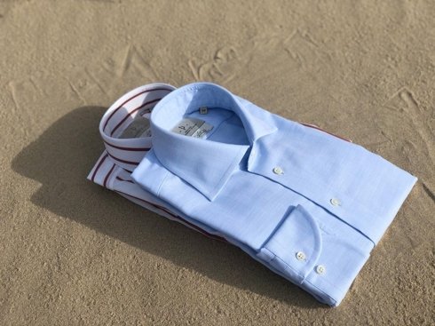błękitna lekka koszula z kołnierzem półwłoskim
