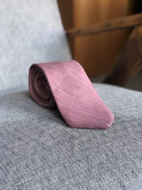 pastelowy róż lniano- jedwabny  krawat 